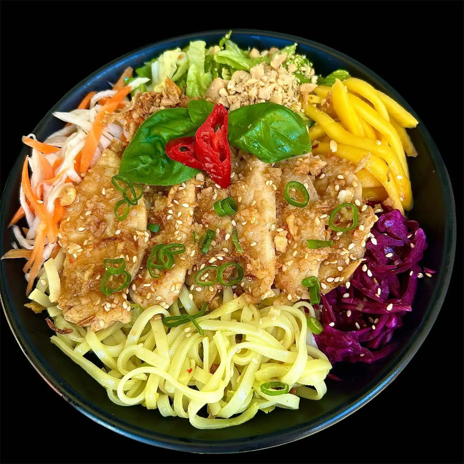 Hišne solate z riževimi rezanci (Wok & Roll Rice Noodle Salads)